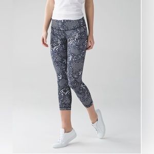 Lululemon Wunder Under Crop III Pretty Lace White Black